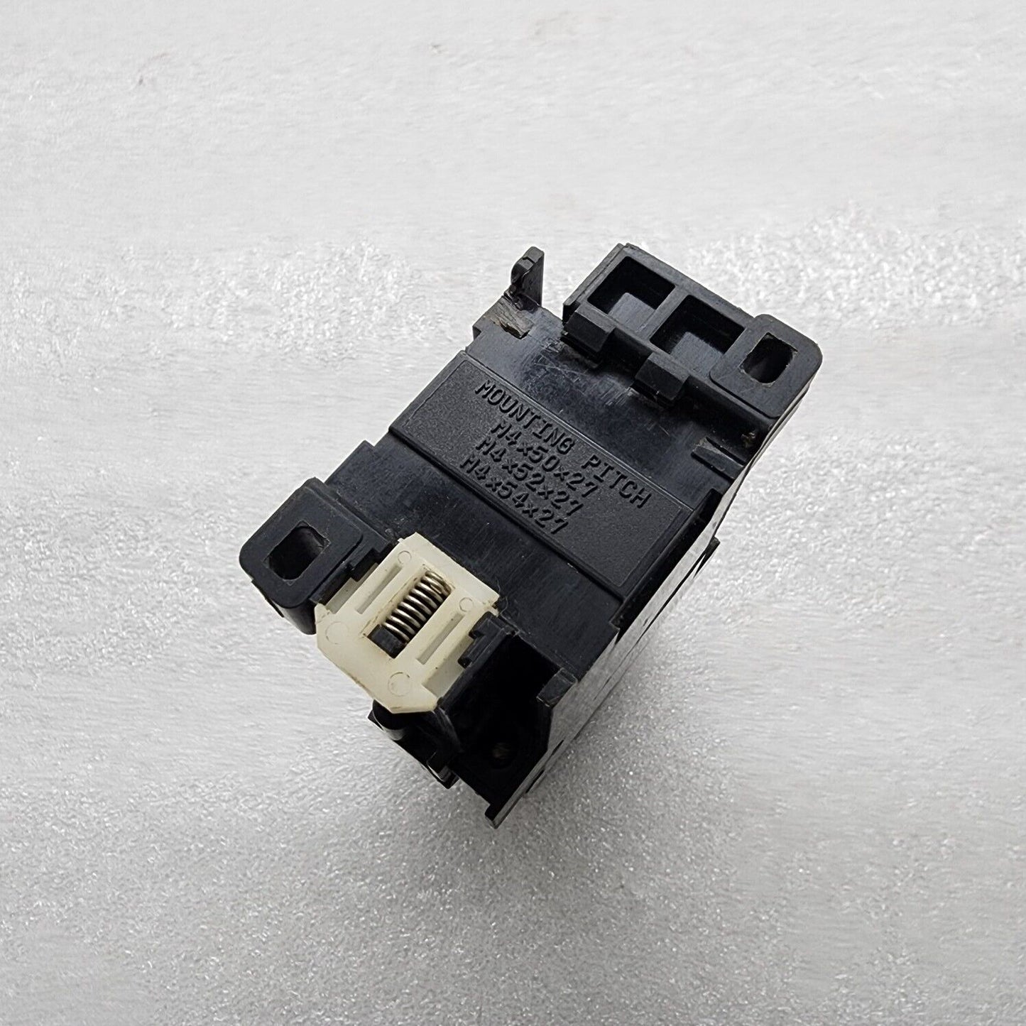 MITSUBISHI SR-K6 3-POLE MAGNETIC CONTACTOR 3A COIL VOLTAGE 380-440V