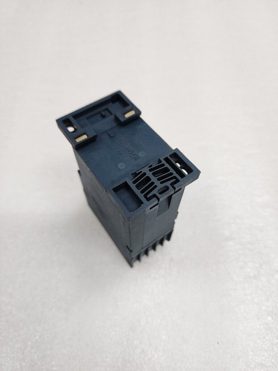 SIEMENS 7PU4040-3AN20 ON DELAY TIMER 200-240V