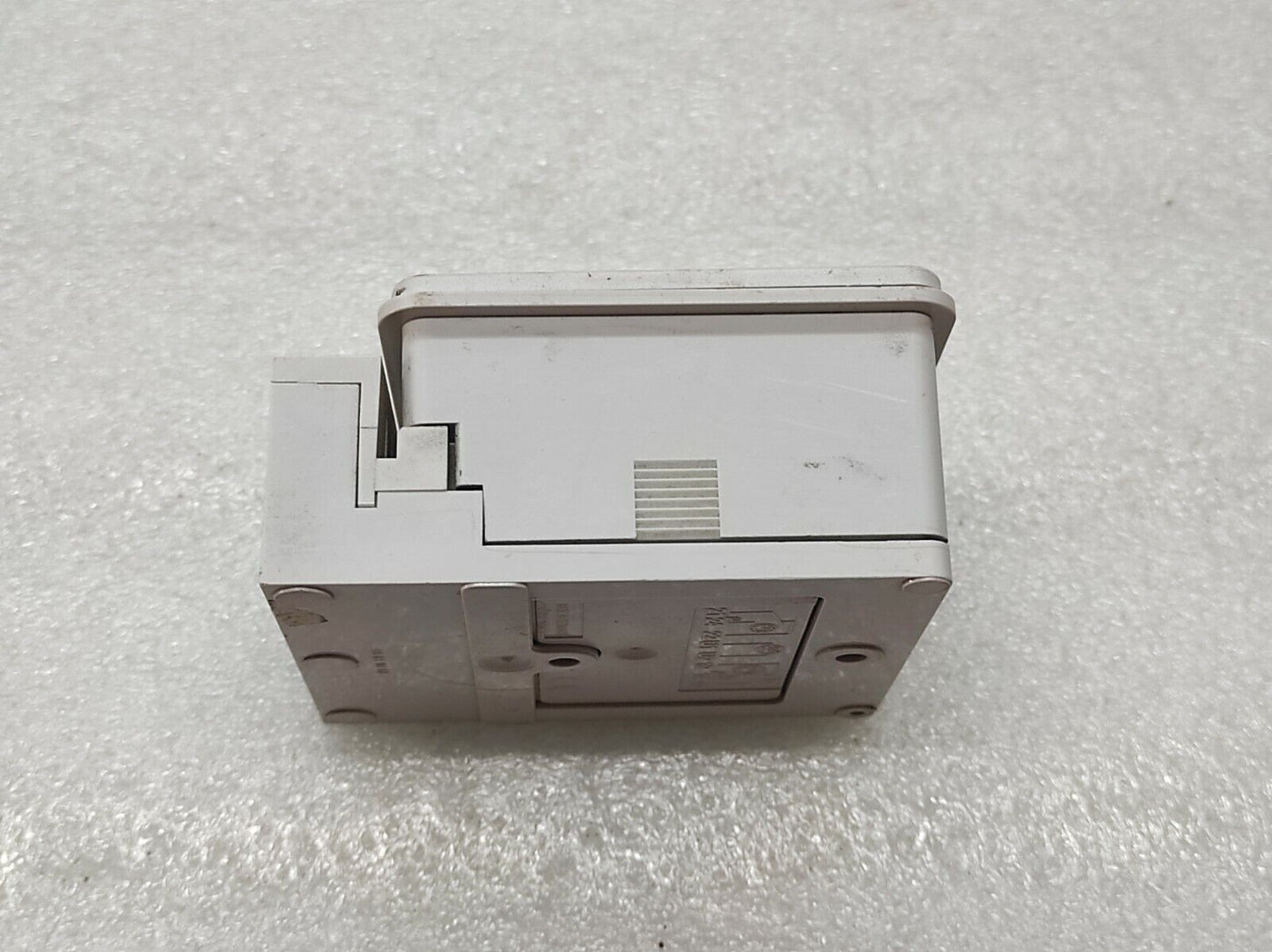 LEGRAND 923431 ANALOGUE SURFACE MOUNT TIME SWITCH 230V AC RS 180-7773