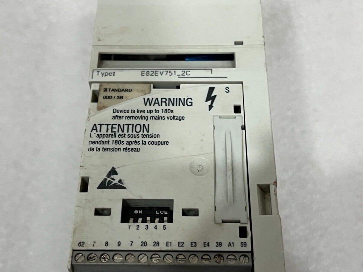 LENZE 00457833 8200 VECTOR INVERTER E82EV751_2C FREQUENCY DRIVE 01030782 230/240