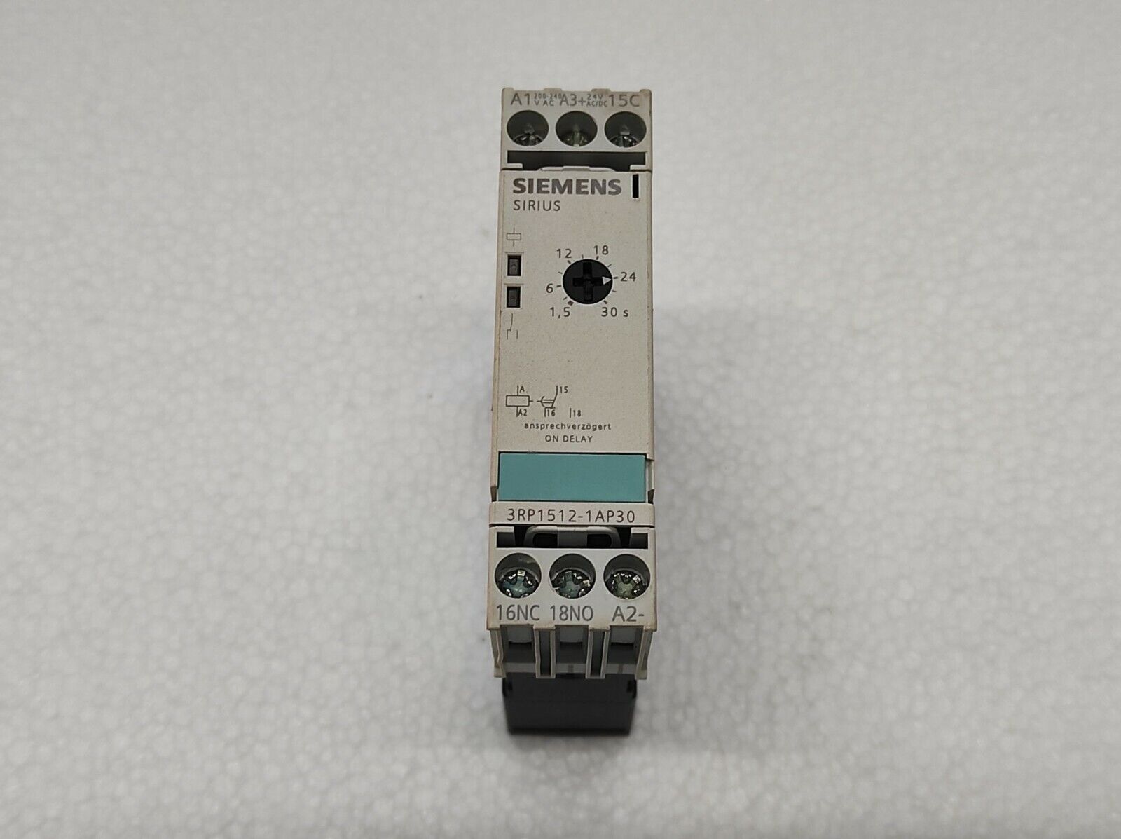 Siemens 3RP1512-1AP30 SPDT Timer Relay