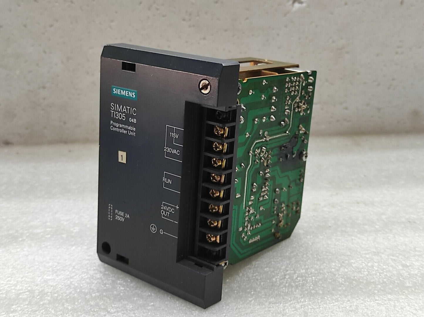 SIEMENS SIMATIC TI305-04B PROGRAMMABLE CONTROLLER UNIT 115-230V