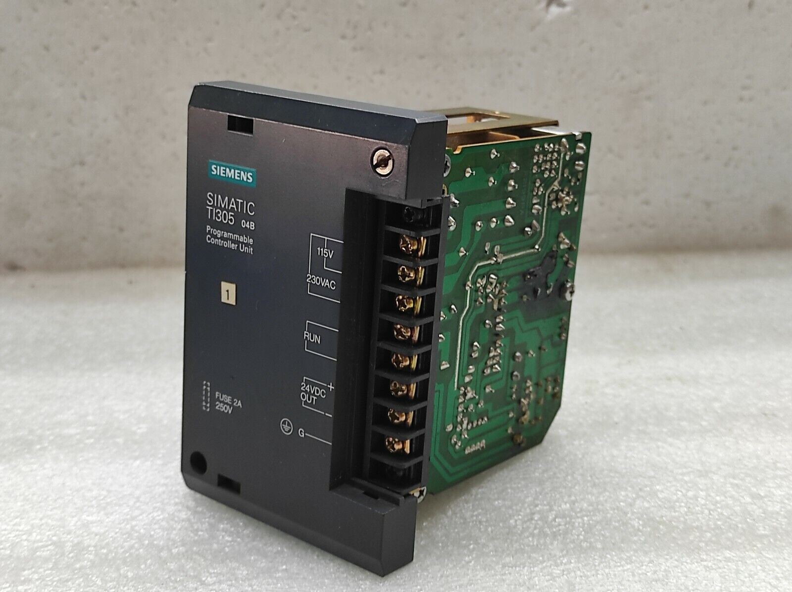 SIEMENS SIMATIC TI305-04B PROGRAMMABLE CONTROLLER UNIT 115-230V