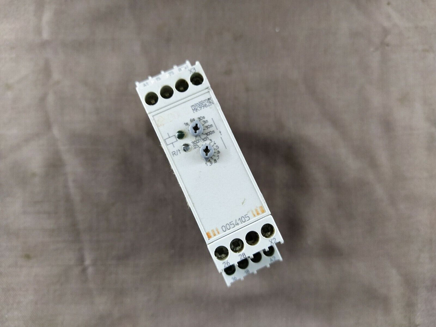 Dold MK9962N.82 Timer 0.05-300h Release Delay 12-240V 0054105 MK9962N82