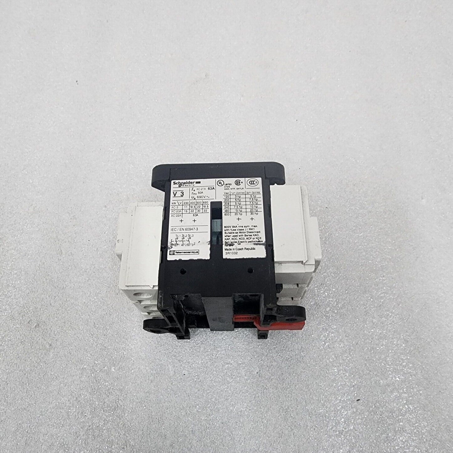 V3 3-POLE SWITCH BODY FOR SWITCH DISCONNECTOR 63A