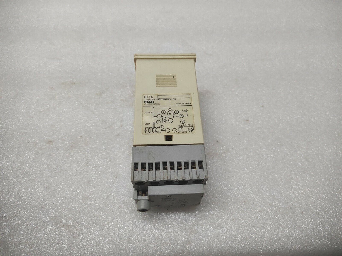 FUJI ELECTRIC PZY4 TEMPERATURE CONTROLLER 85-265V
