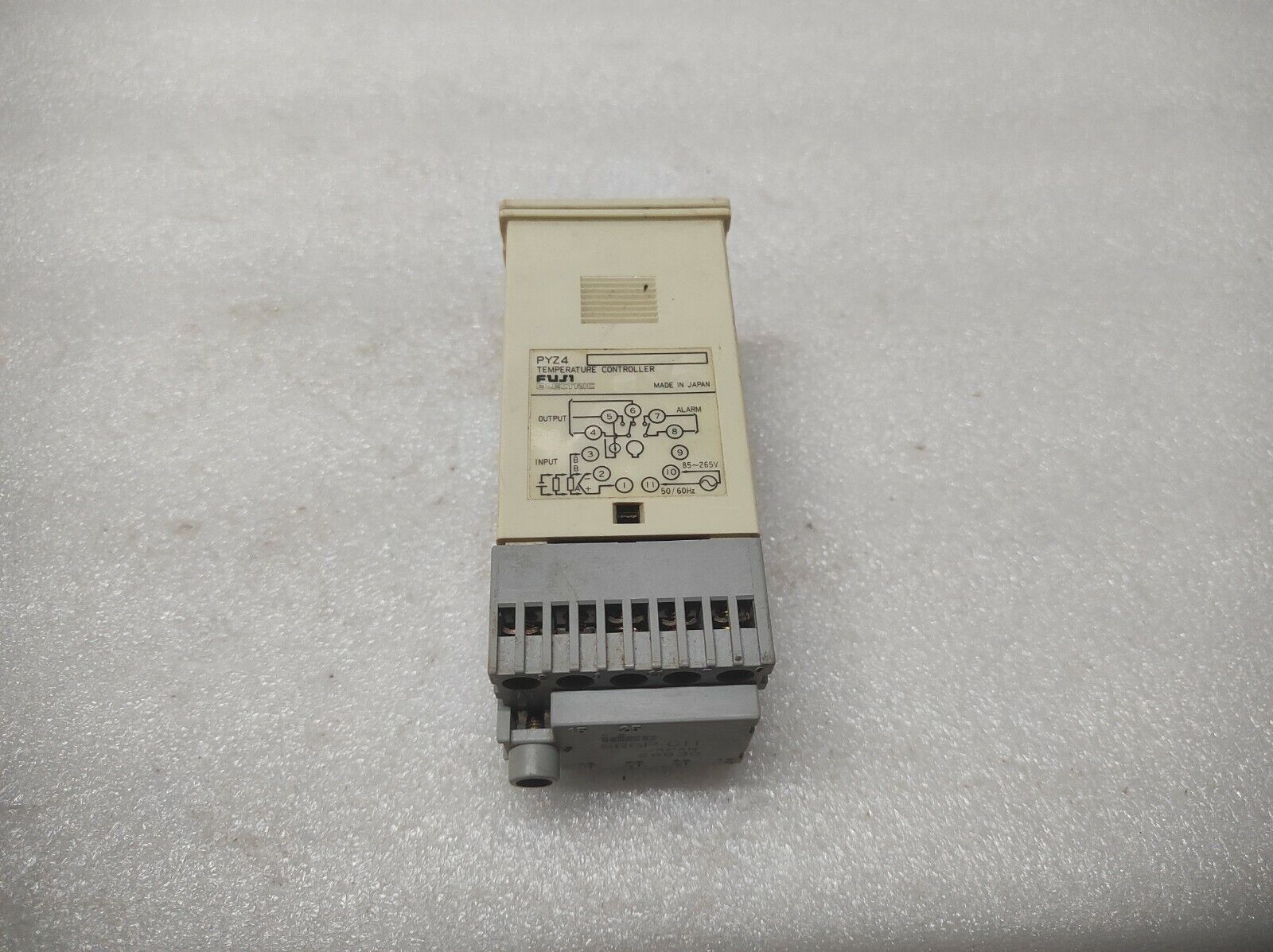 FUJI ELECTRIC PZY4 TEMPERATURE CONTROLLER 85-265V