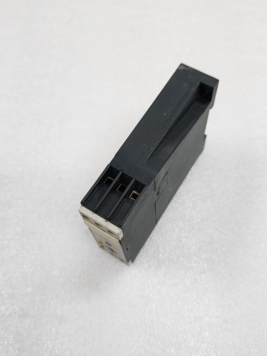 SIEMENS 7PU4120-2AN20 TIME DELAY RELAY 220-240V