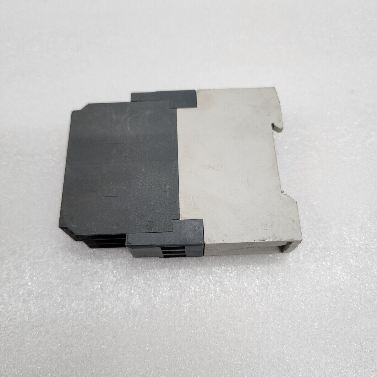 ABB CM-MSS THEMRISTOR RELAY 1SVR430811R0300 110-130V