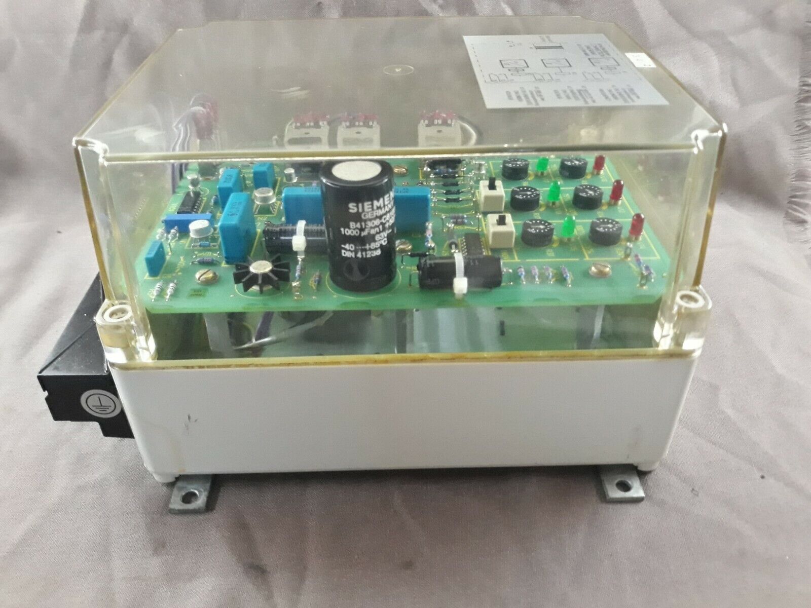 Siemens 7RP 8001 Voltage Frequency Relay SUF22