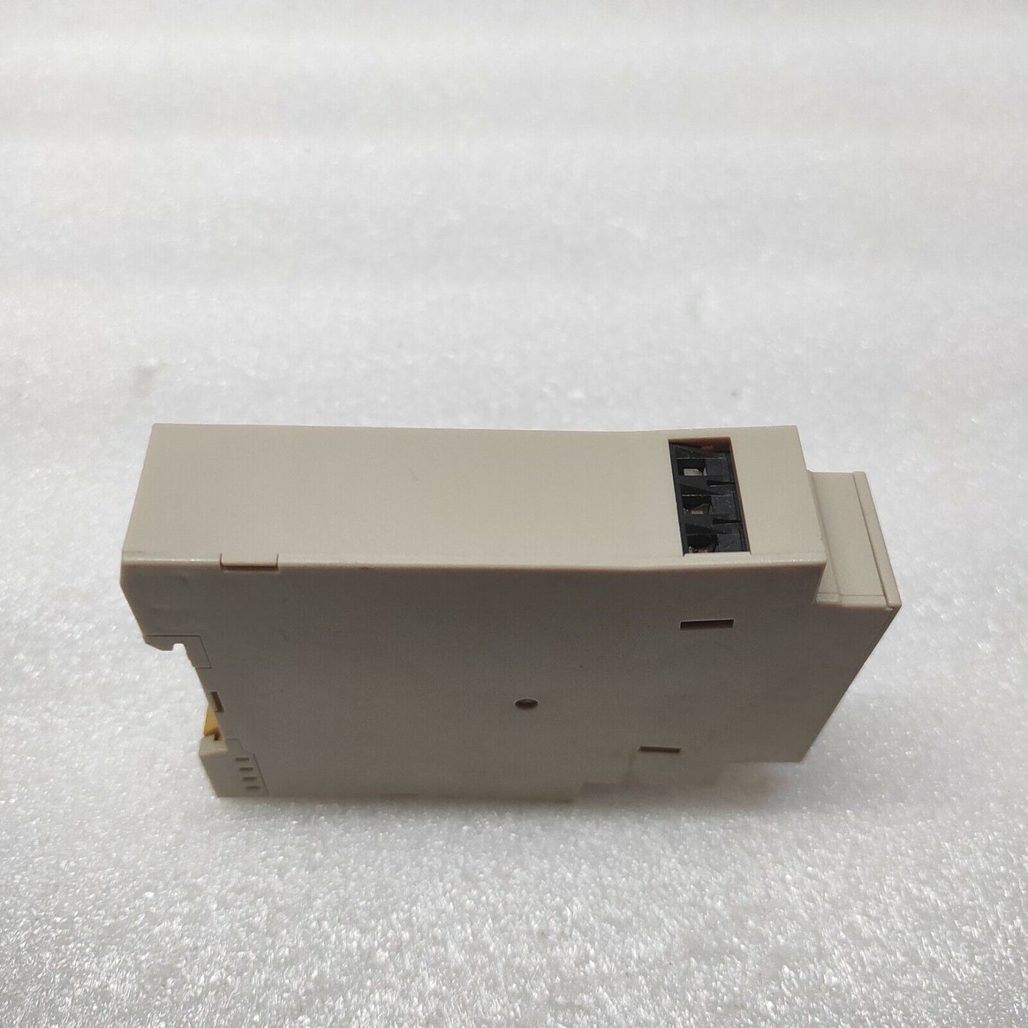 OMRON H3DE-M2 MULTIFUNCTION TIME RELAY 0.1S-120H 24-230VAC/DC