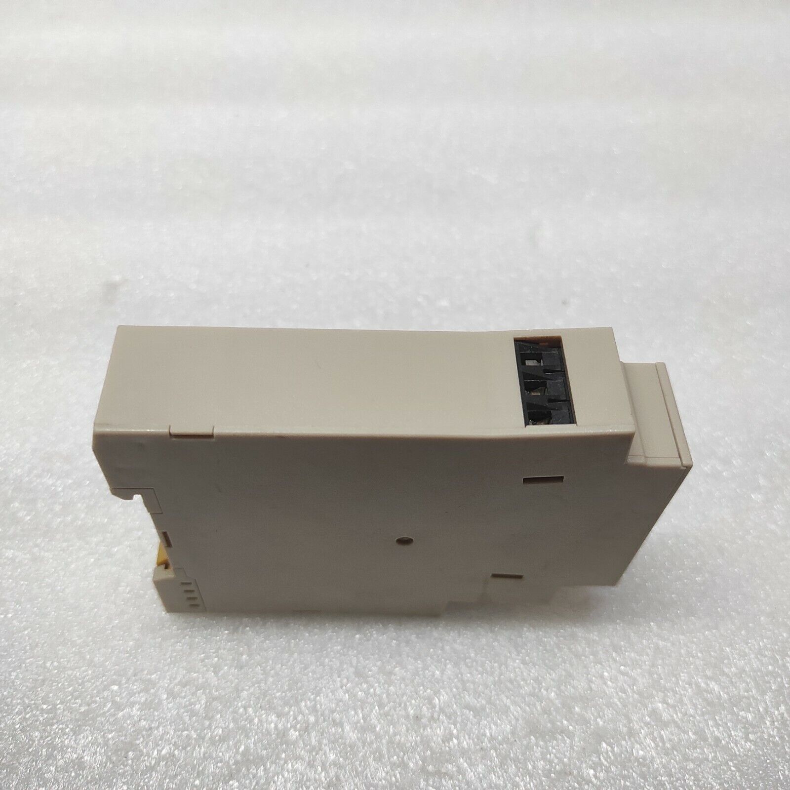 OMRON H3DE-M2 MULTIFUNCTION TIME RELAY 0.1S-120H 24-230VAC/DC