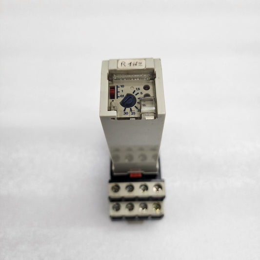 TELEMECANIQUE RHT418B ON DELAY TIMING RELAY WITH SUPPRESSOR