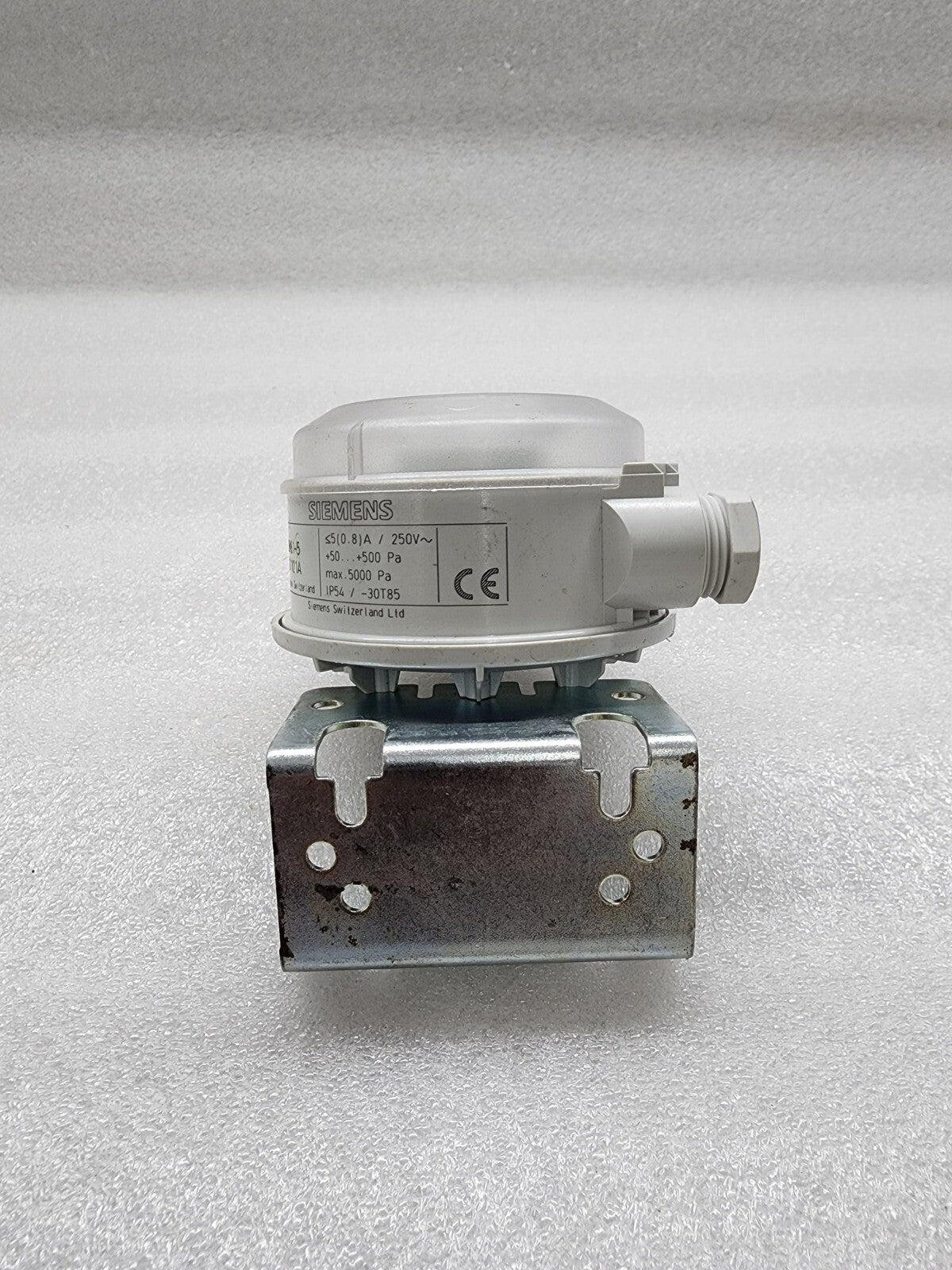SIEMENS QBM81-5 DIFFERENTIAL PRESSURE MONITOR 131121A
