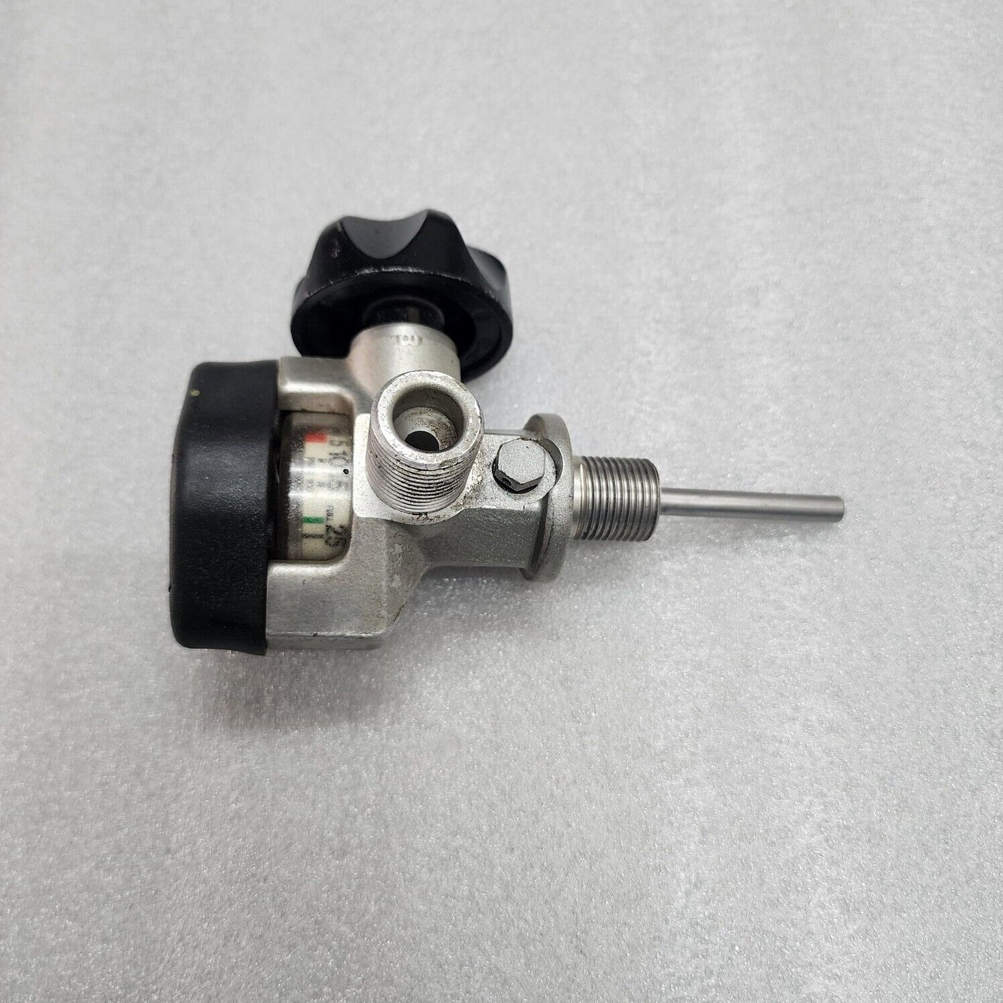 SCOTT BREATHING AIR CYLINDER VALVE 2500 PSI THREAD M18