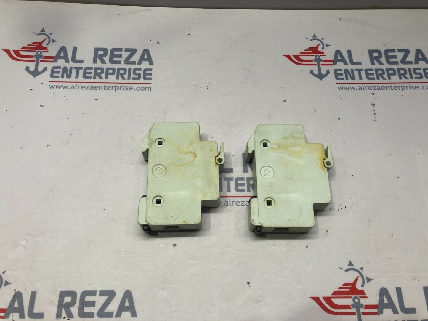 FERRAZ SHAWMUT USM1I 690VAC 32A 10X38 FUSE HOLDER LOT OF 2 UNIT