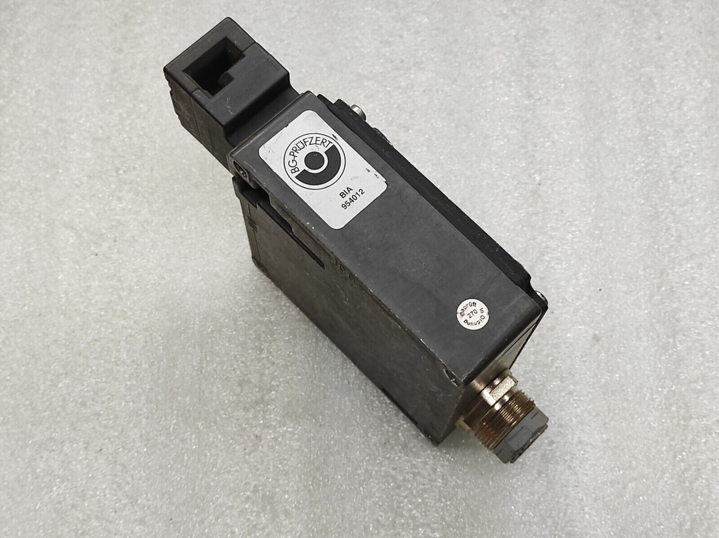 EUCHNER TZ2LE024SR6 SAFETY SWITCH 049159 230V/24VDC 6A