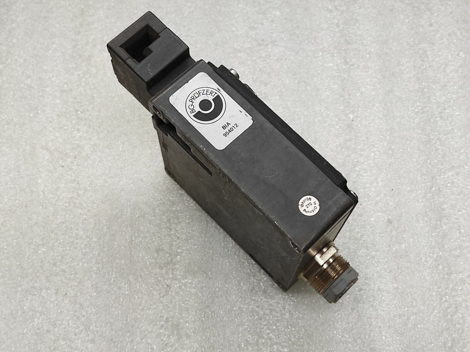 EUCHNER TZ2LE024SR6 SAFETY SWITCH 049159 230V/24VDC 6A