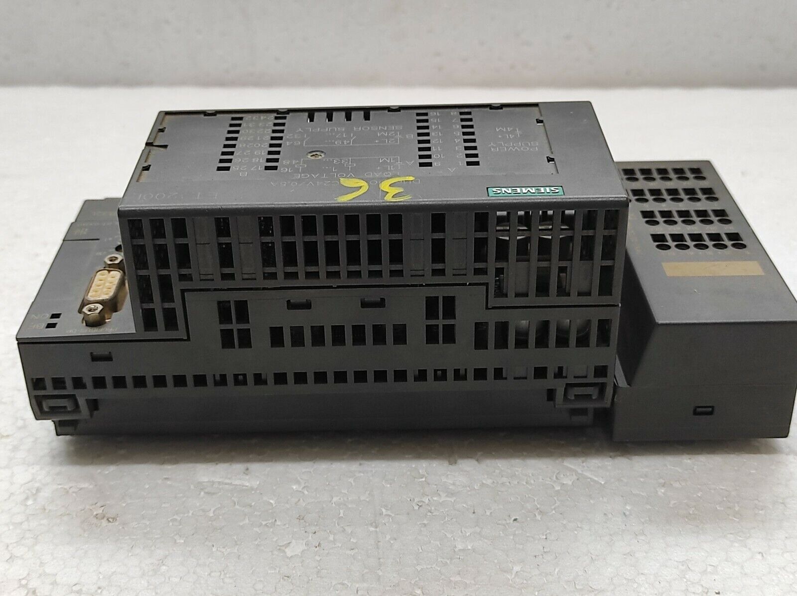 Siemens 6ES7 193-1CL00-0XA0 Terminal Block 6ES7 133-1BL01-0XB0 ET200L