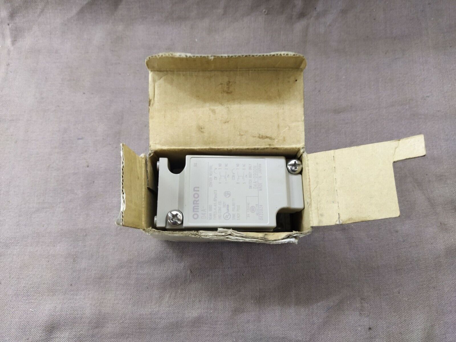 Omron D4A-0900N Limit Switch D4A0900N
