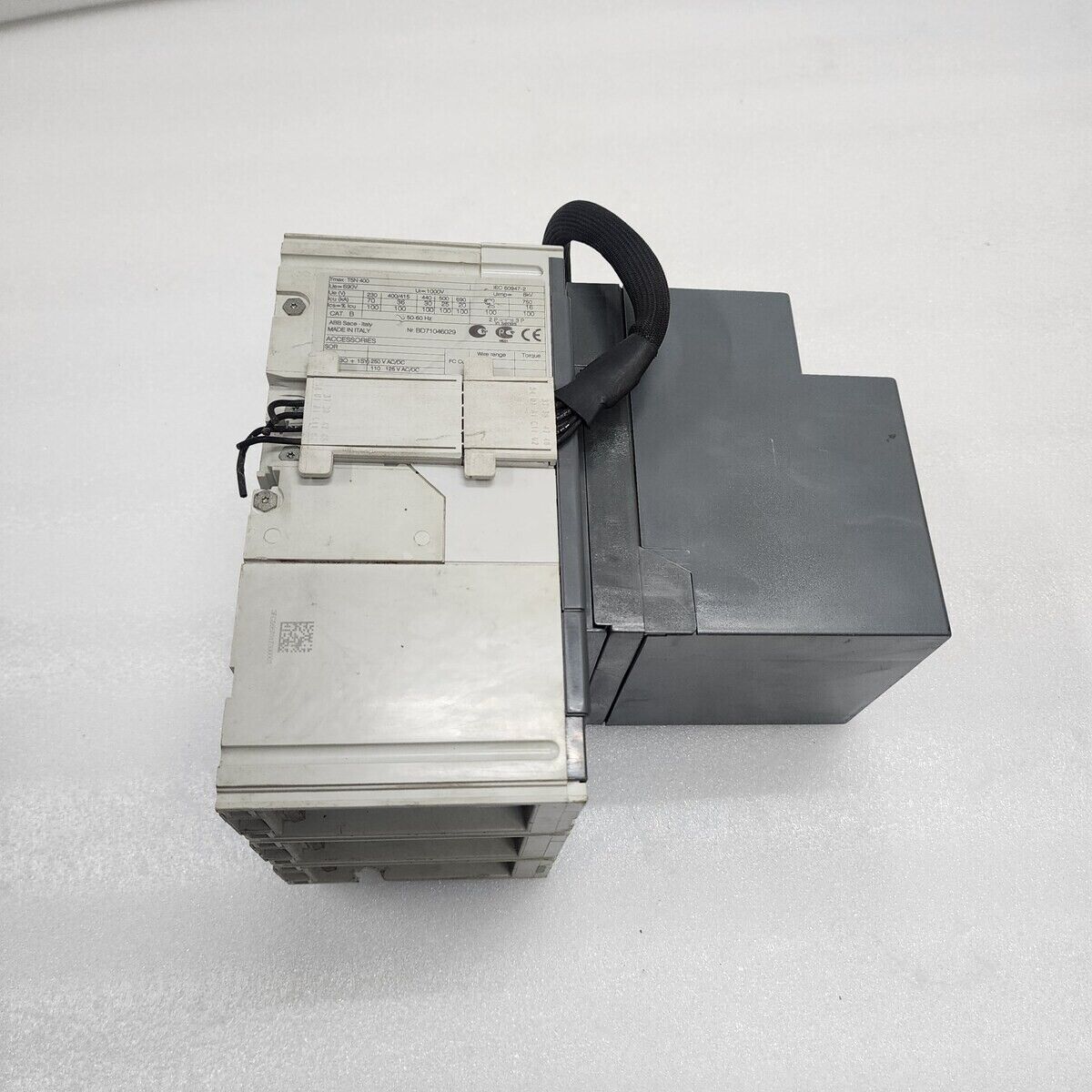 ABB SACE TMAX T5N 400 MOTOR OPERATOR 400A PR221DS 110-125V