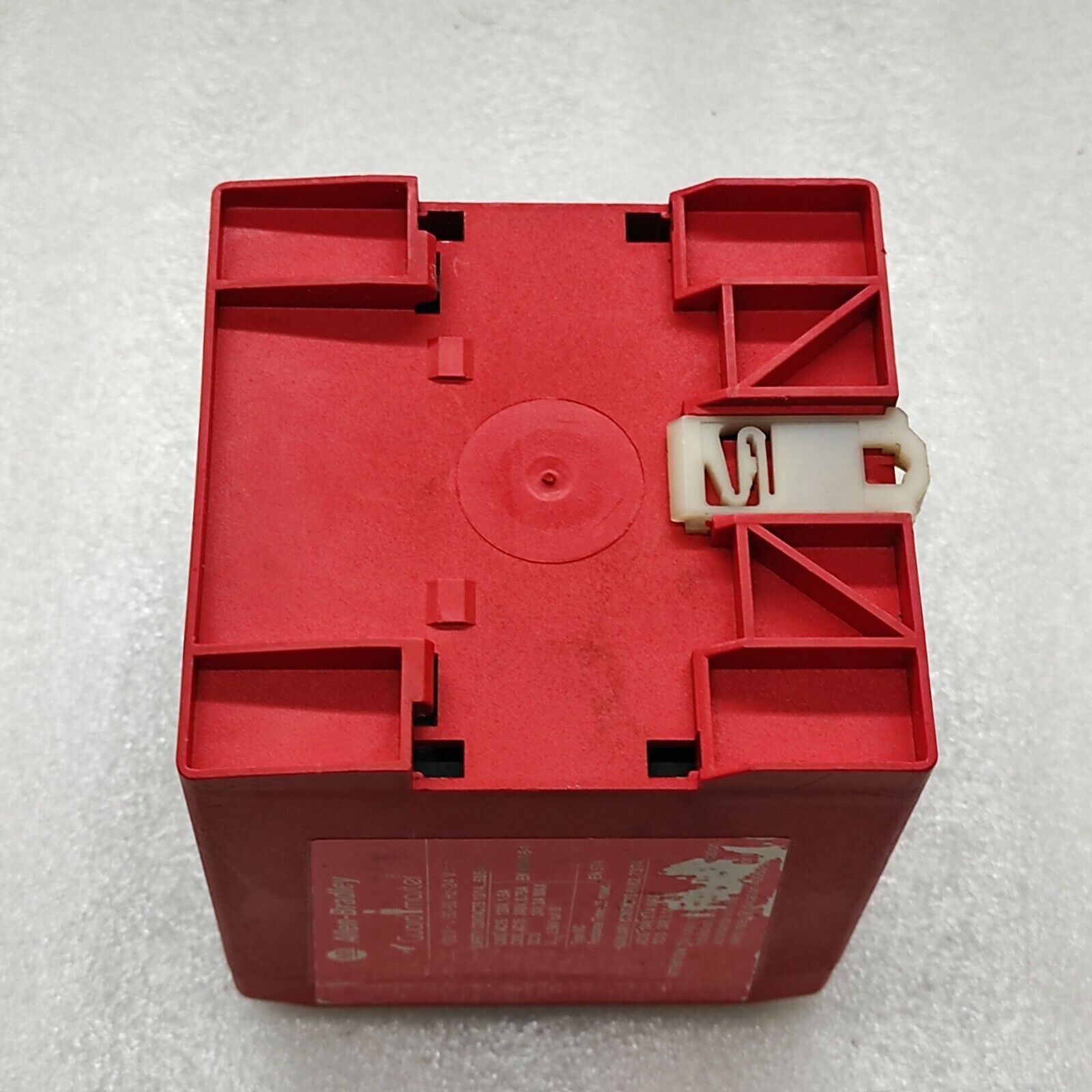 ALLEN BRADLEY 440R-ZBR520AZ1 GUARD MASTER SAFETY RELAY 