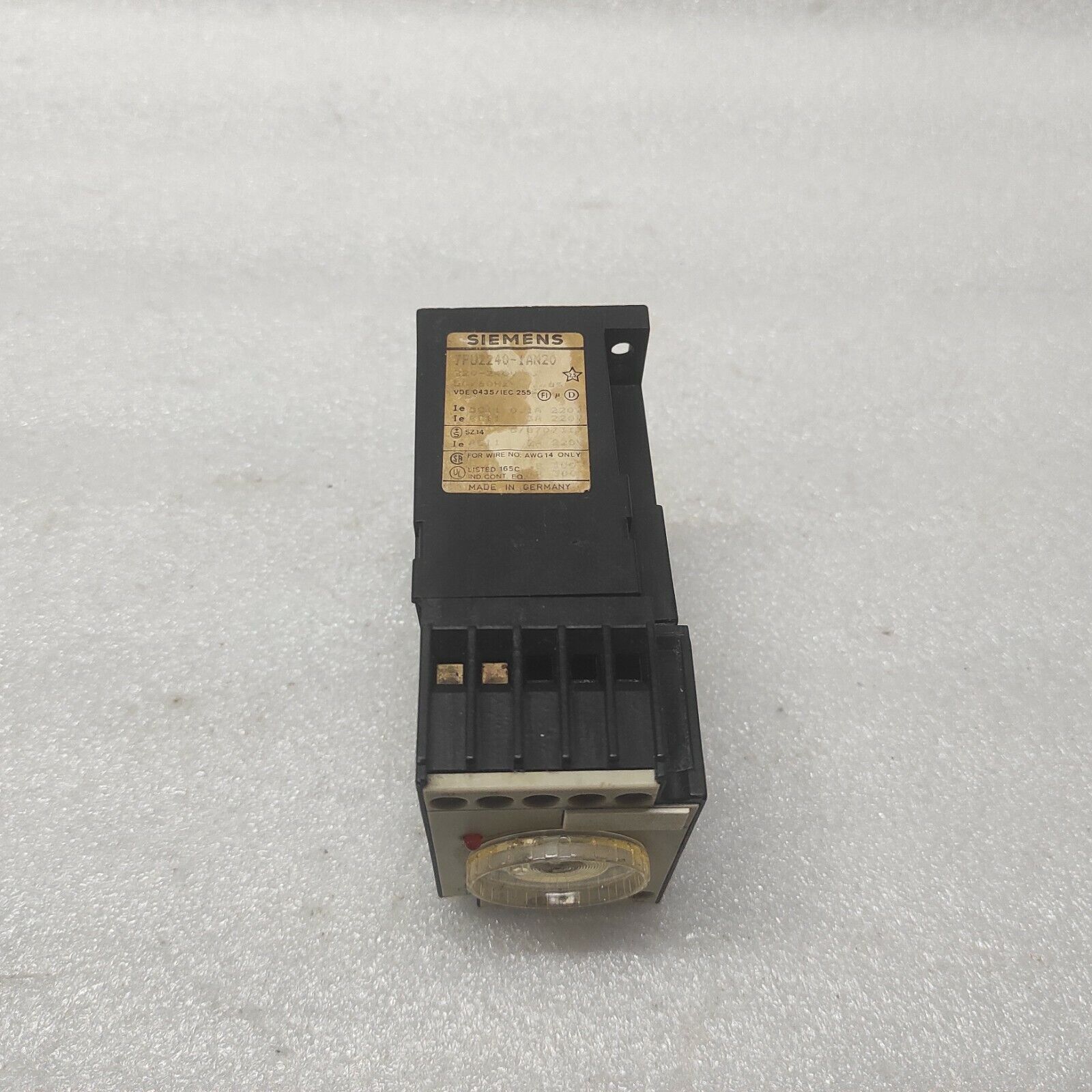 SIEMENS 7PU2240-1AN20 SAFETY RELAY 220-240V 0-6SEC