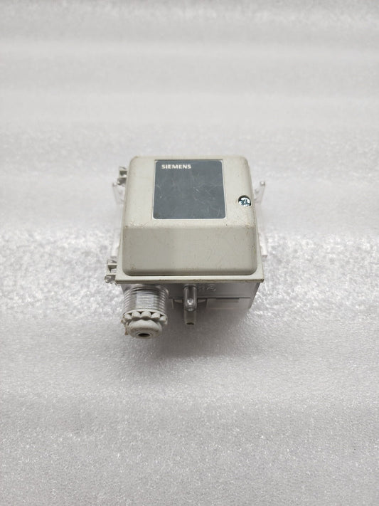 SIEMENS QBM2030-5 DIFFERENTIAL PRESSURE SENSOR