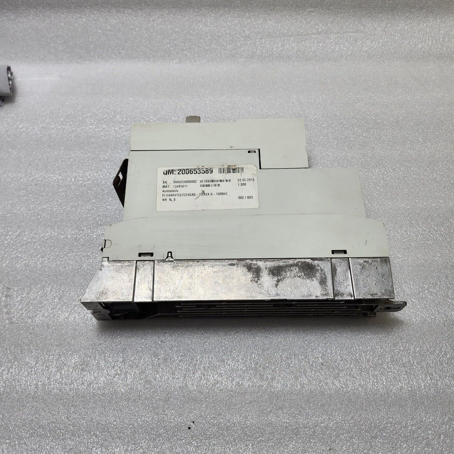 LENZE E84AVTCE2224SX0 2.2kW 3PH AC DRIVE 8400 TOPLINE C 15485811