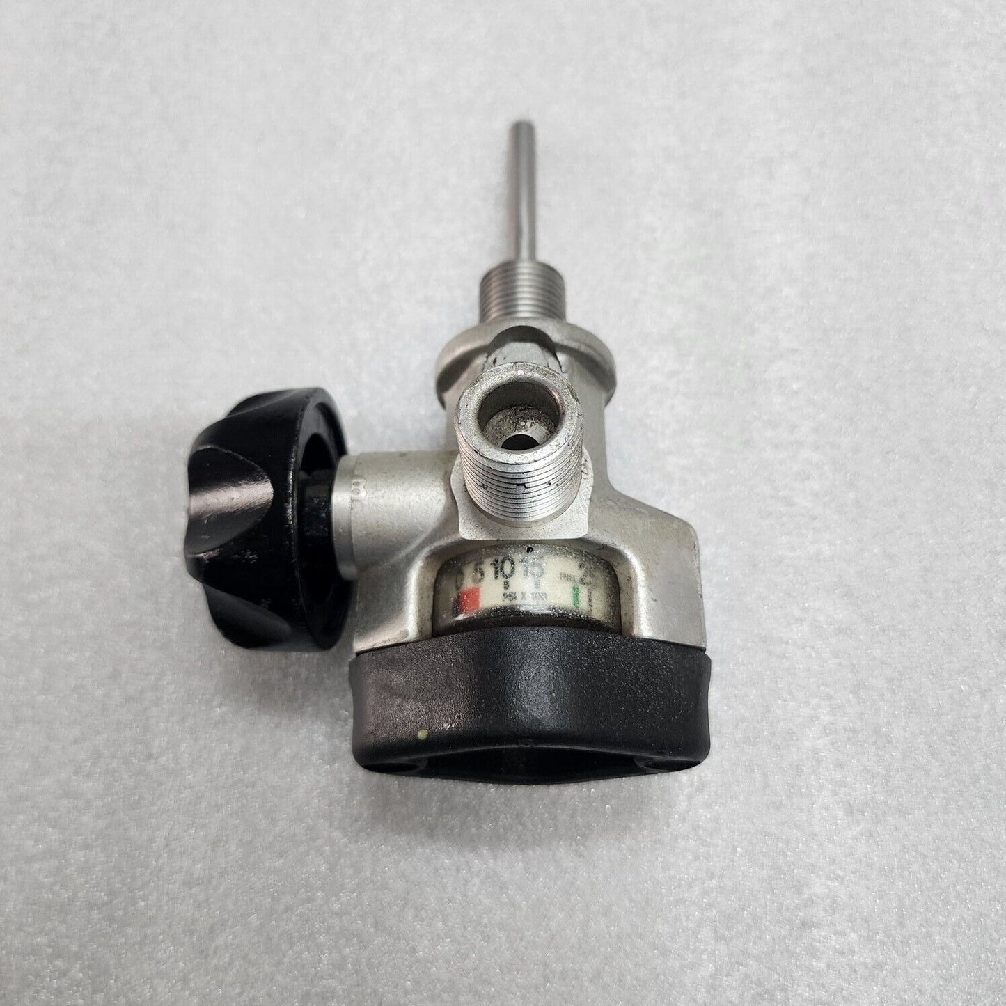 SCOTT BREATHING AIR CYLINDER VALVE 2500 PSI THREAD M18