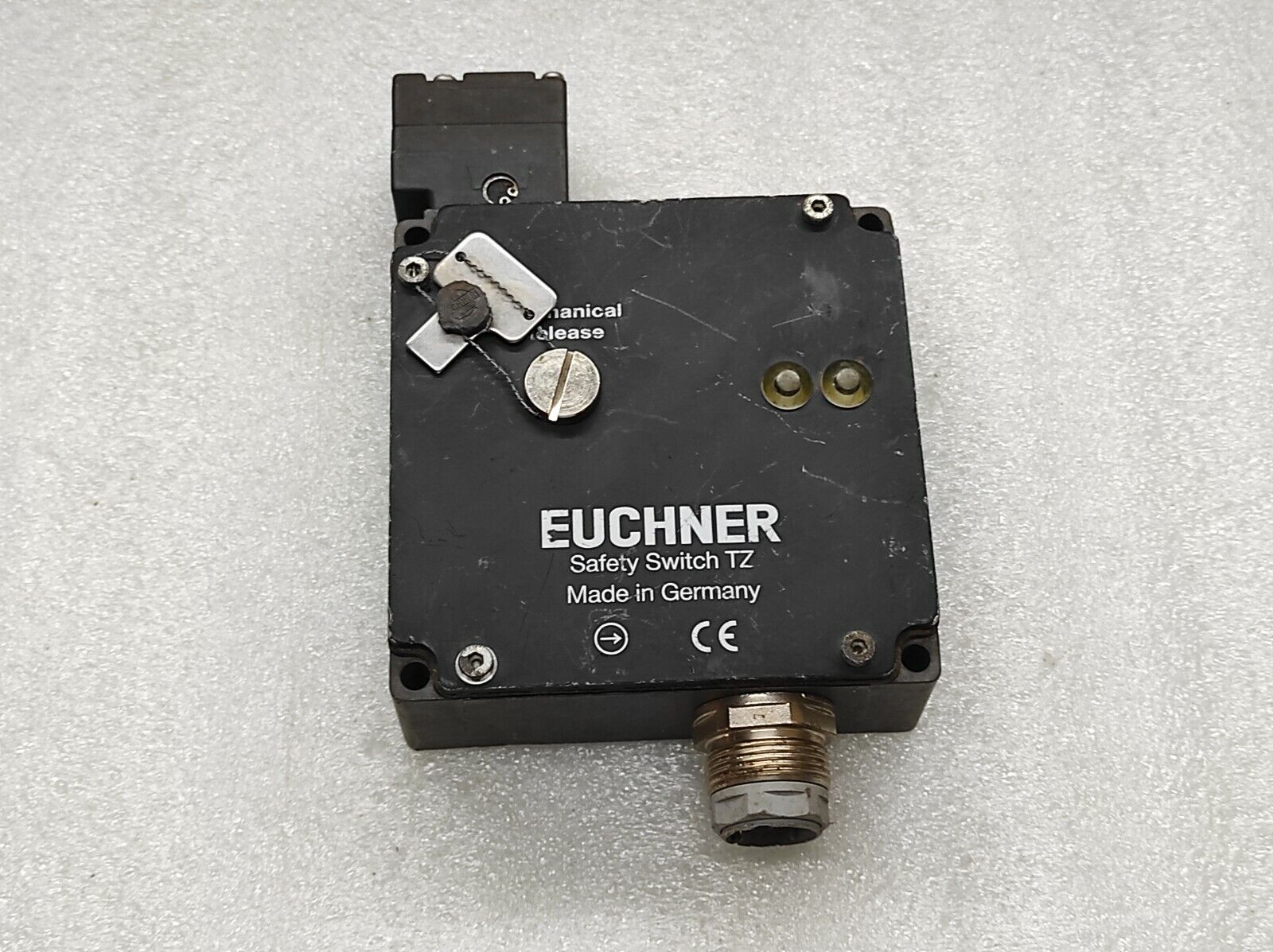 EUCHNER TZ2LE024SR6 SAFETY SWITCH 049159 230V/24VDC 6A