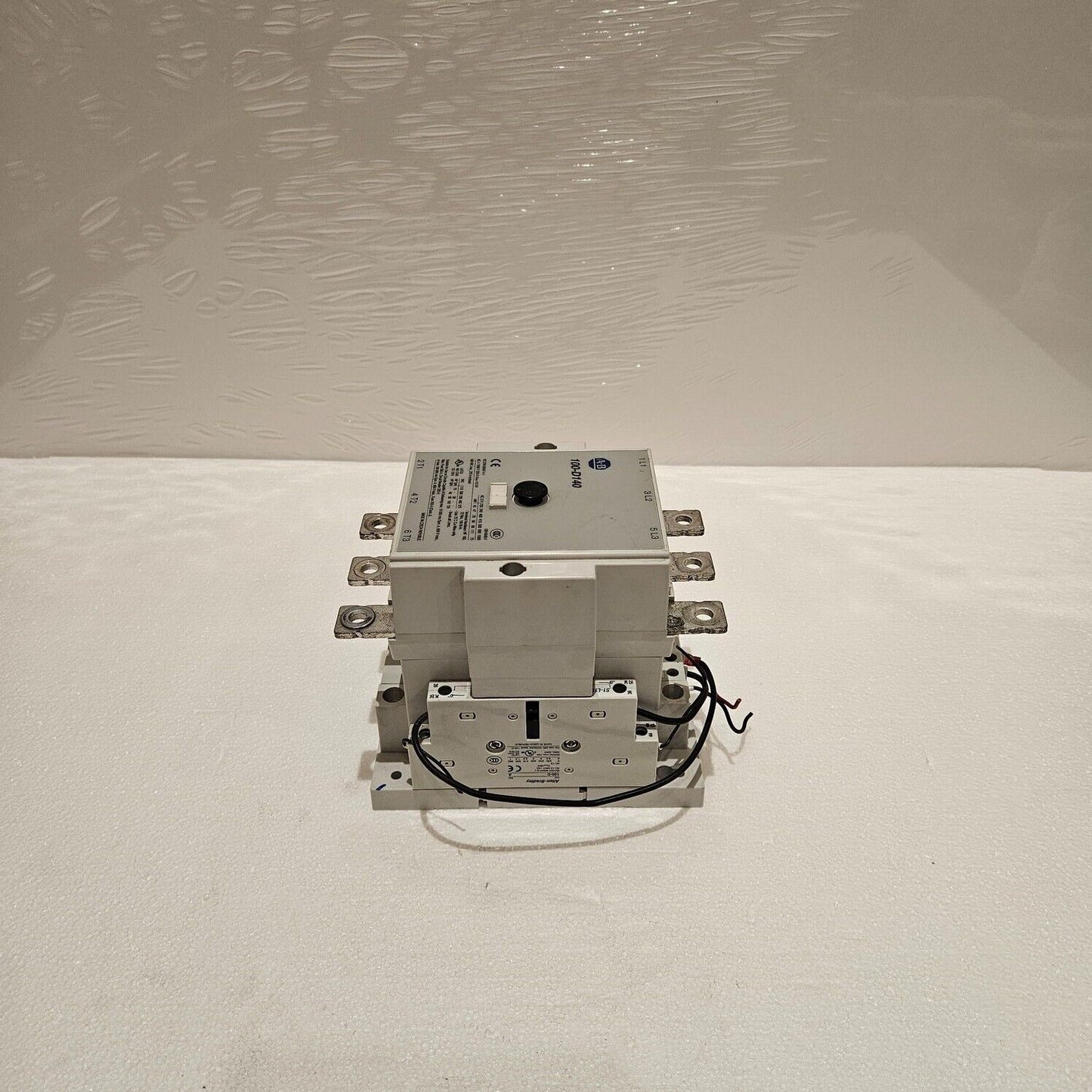 ALLEN BRADLEY CAT 100-D140 3-POLE MAGNETIC CONTACTOR 250A COIL VOLTAGE 24VDC