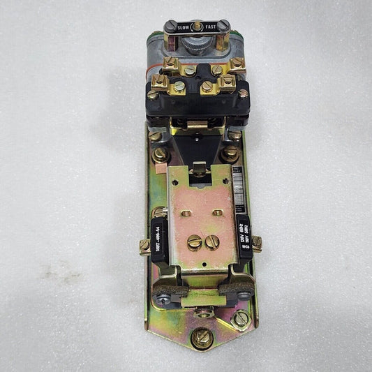 SQUARE D 9050 B01E SERIES E PNEUMATIC TIMING RELAY  COIL VOLTAGE 110-120V