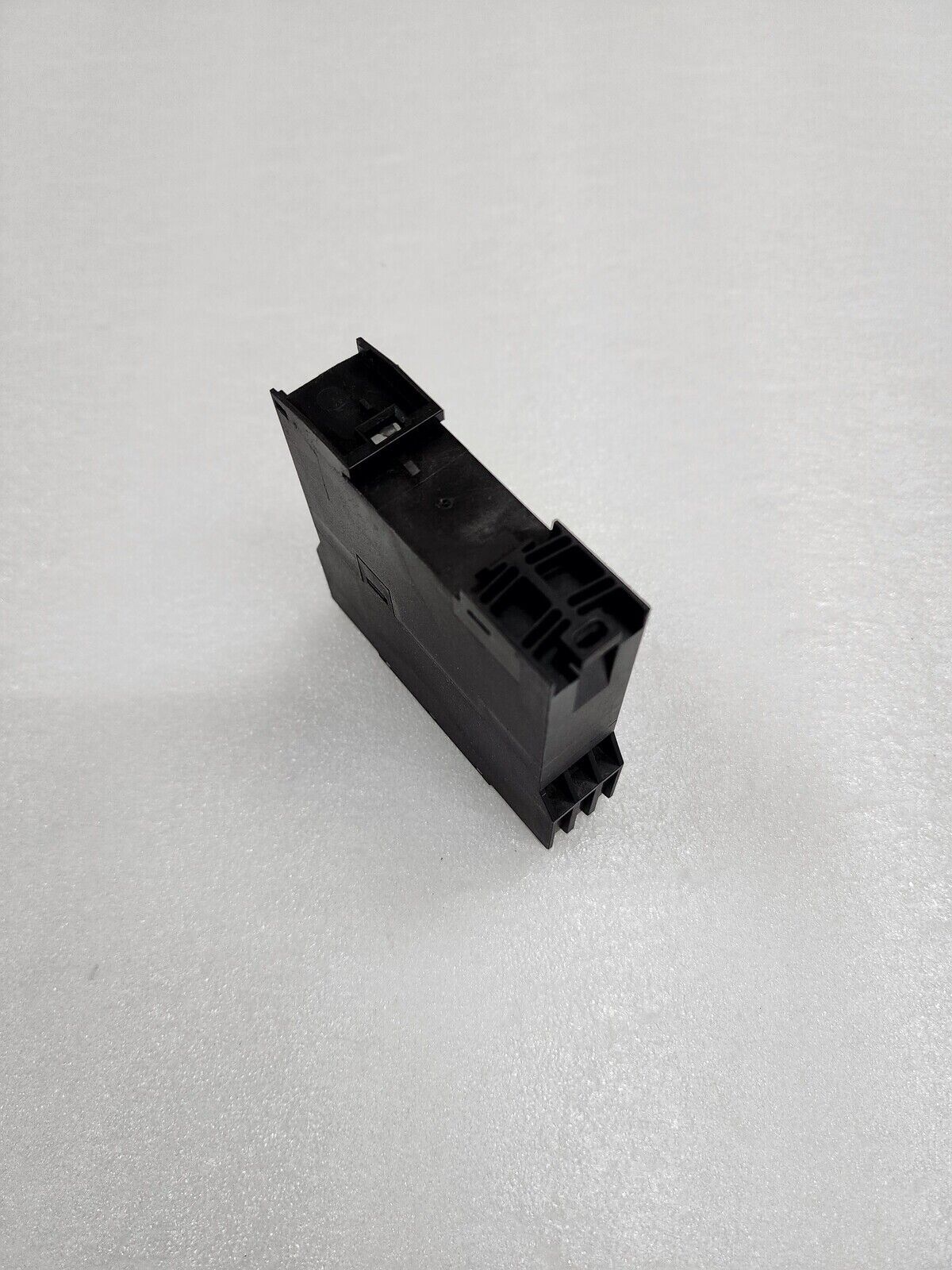 SIEMENS 3UN2100-0AN7 MOTOR THERMISTOR MODULE RELAY 220-240V