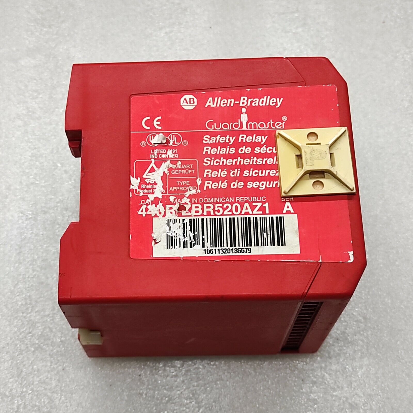 ALLEN BRADLEY 440R-ZBR520AZ1 GUARD MASTER SAFETY RELAY 