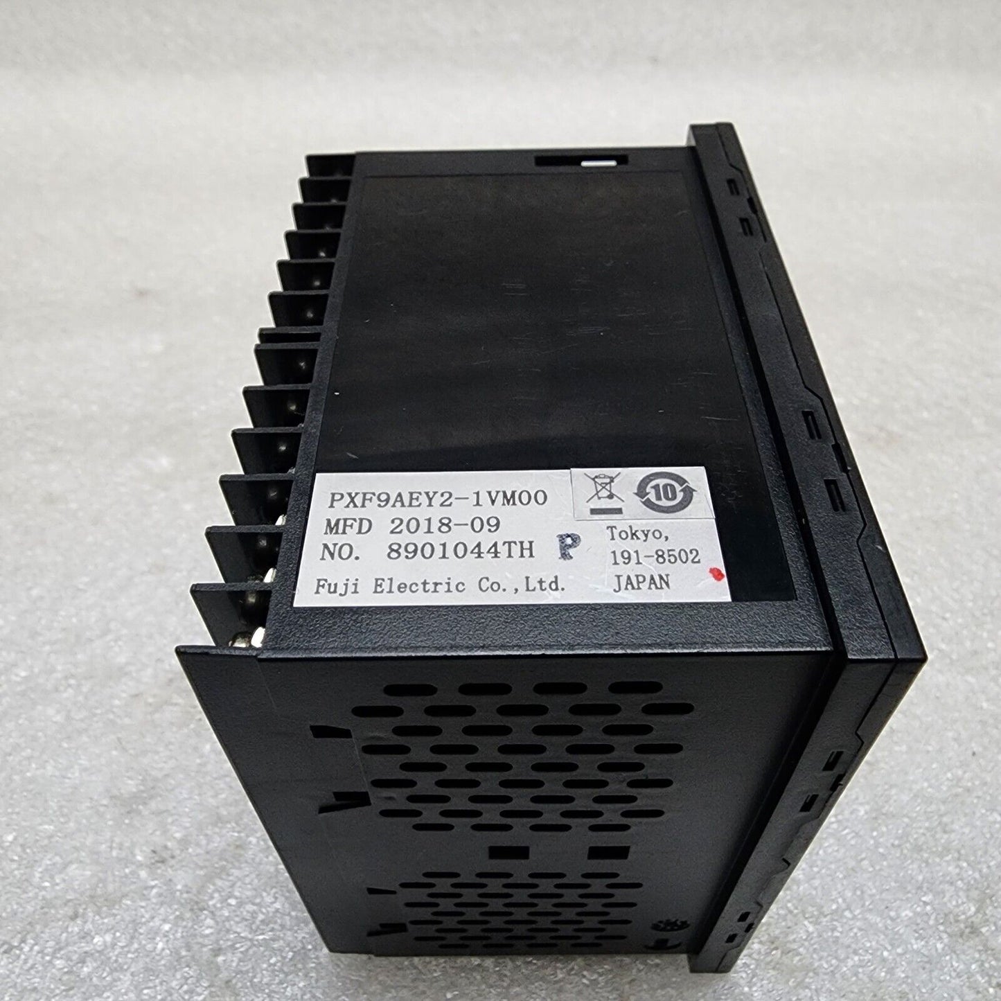 FUJI ELECTRIC PXF9AEY2-1VM00 TEMPERATURE CONTROLLER 100-240VAC