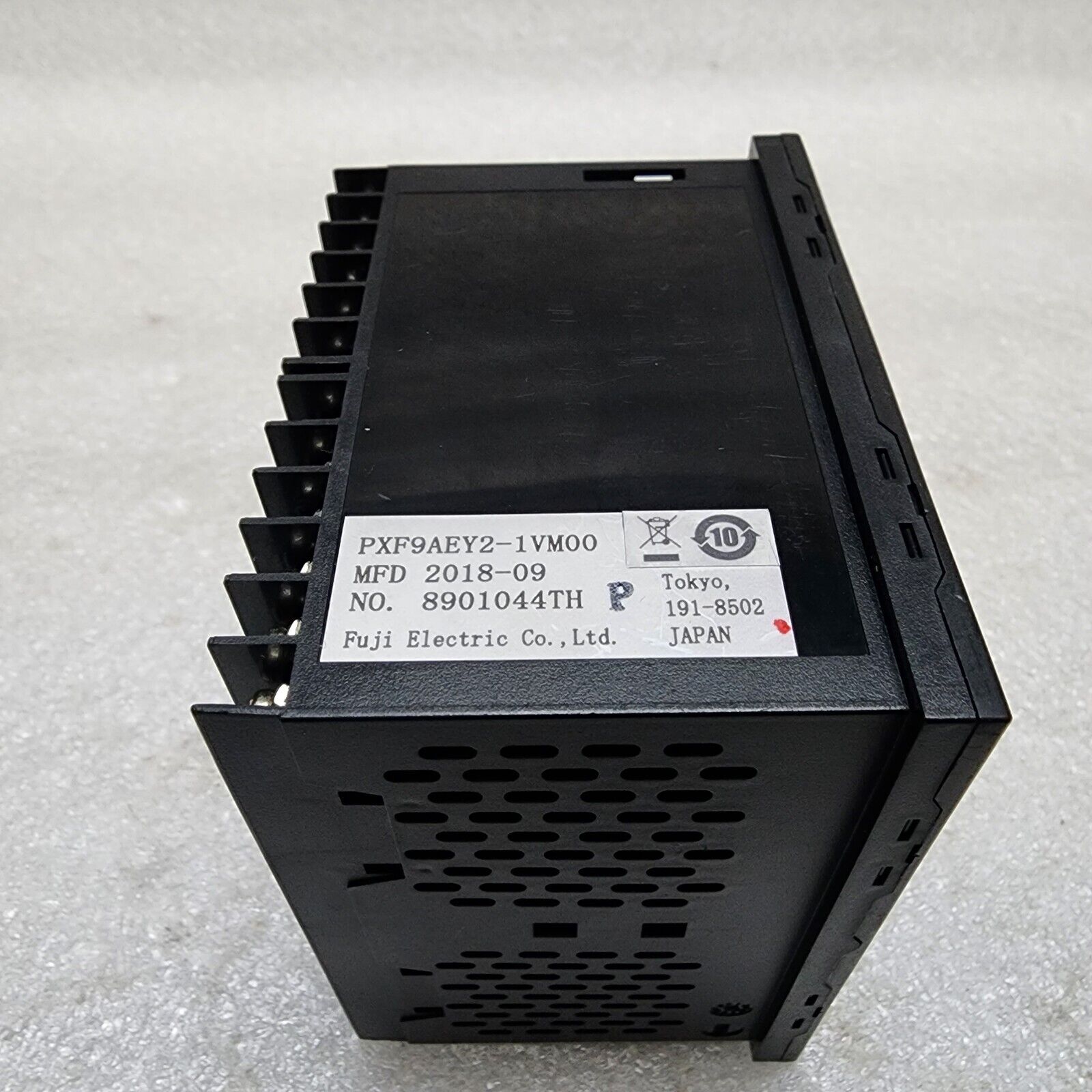 FUJI ELECTRIC PXF9AEY2-1VM00 TEMPERATURE CONTROLLER 100-240VAC