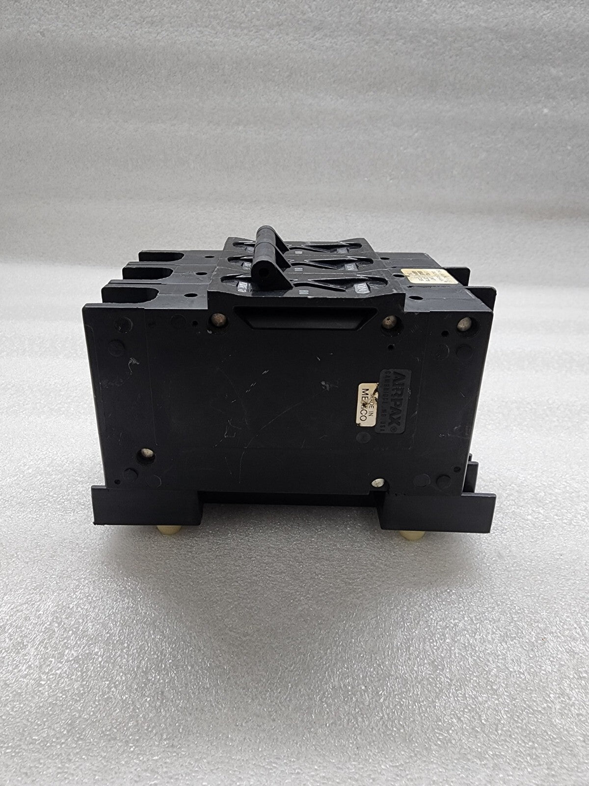 UND LAB INC LR26229 3-POLE CIRCUIT BREAKER 80A