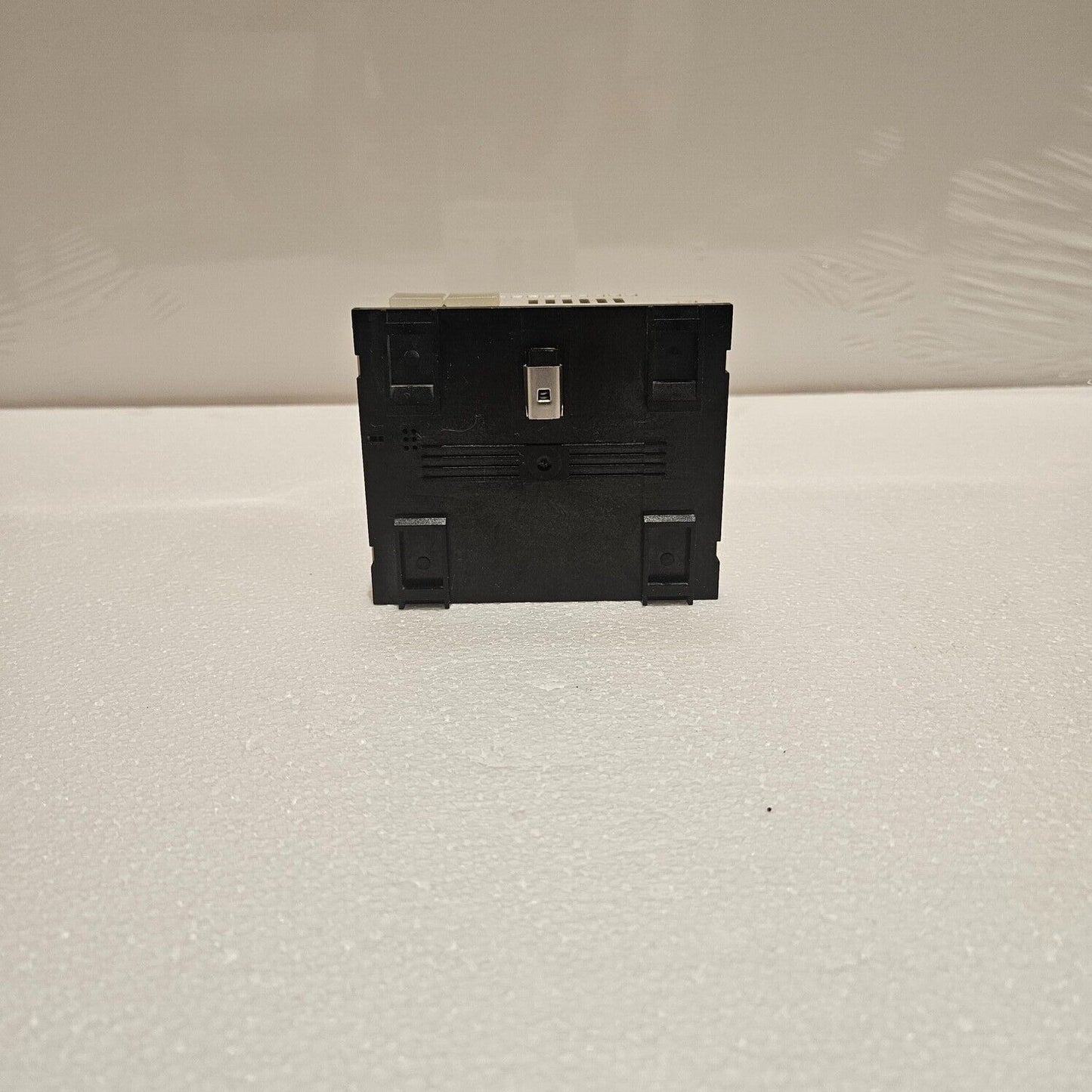 EATON EASY 820-DC-RC PROGRAMMABLE CONTROL RELAY 24VDC