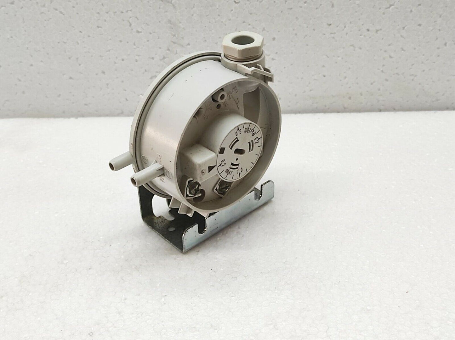 HUBA CONTROL 604 MECHANICAL PRESSURE SWITCH 0.2-3 mbar MAX 50/75 mbar 604.900000