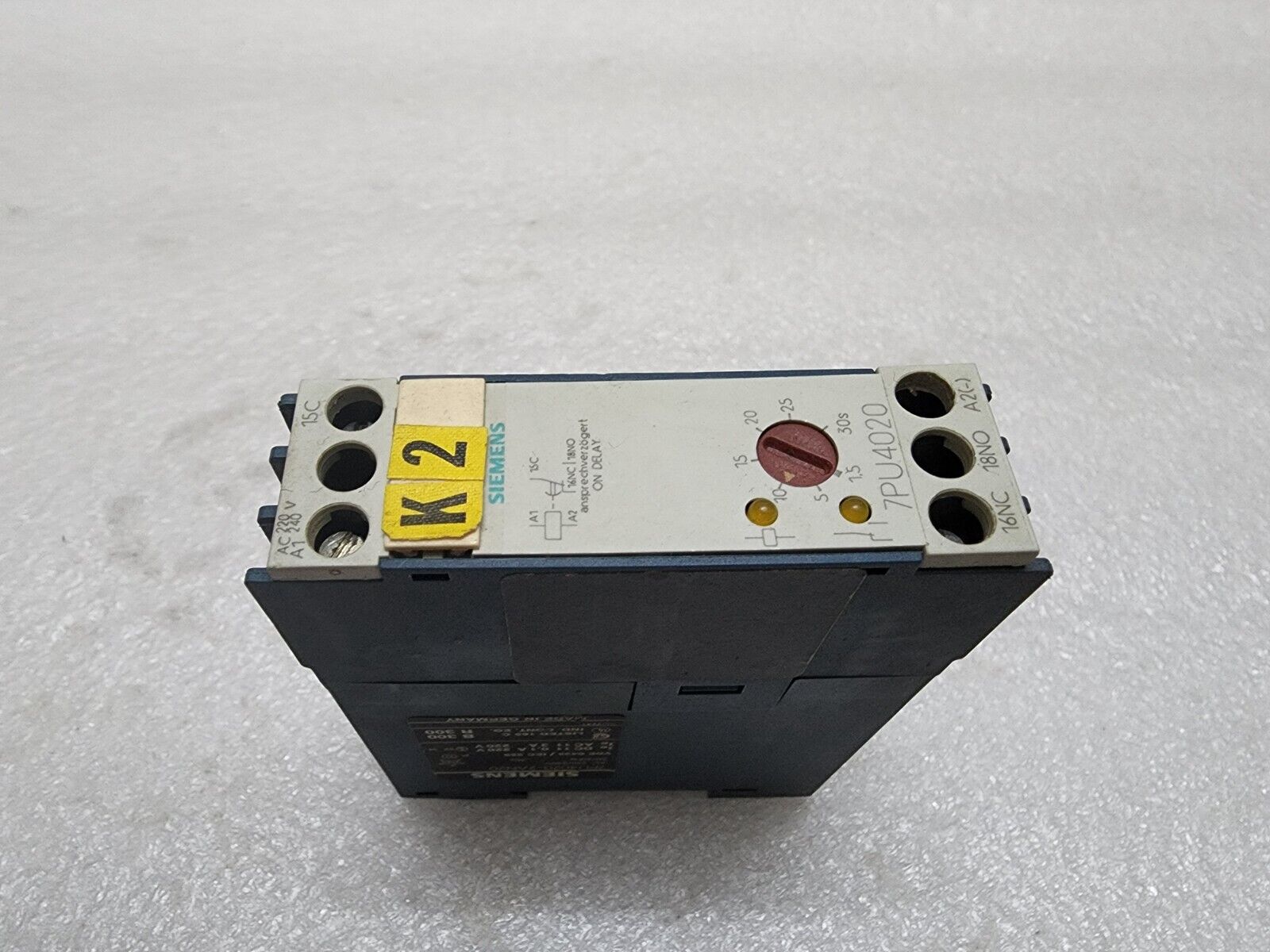 SIEMENS 7PU4020-2AN20 SOLID STATE TIME RELAY 