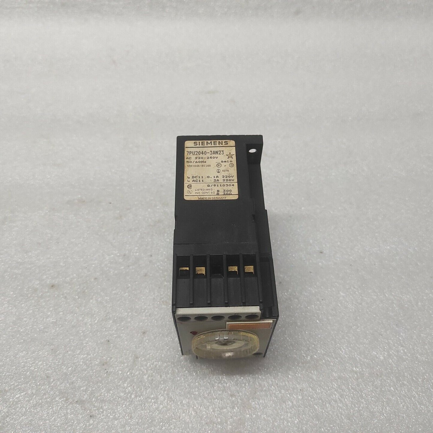 SIEMENS 7PU2040-3AN23 TIME DELAY RELAY 220-240V 0-6MIN