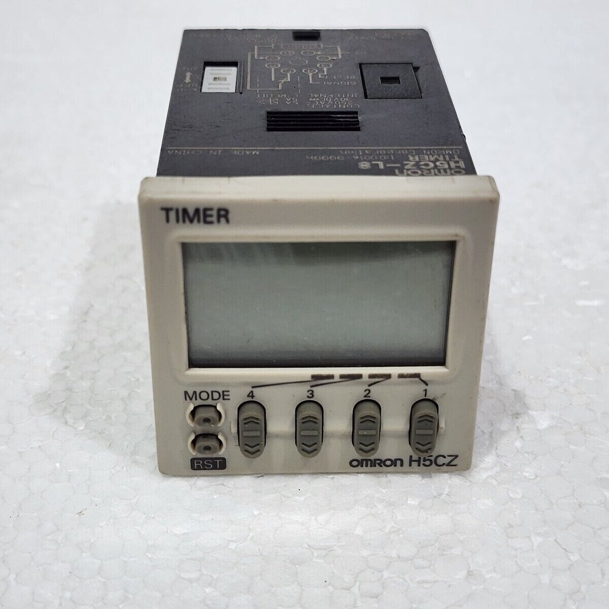 OMRON H5CZ-L8 DIGITAL TIMER 100-240V LOT OF 4 UNIT