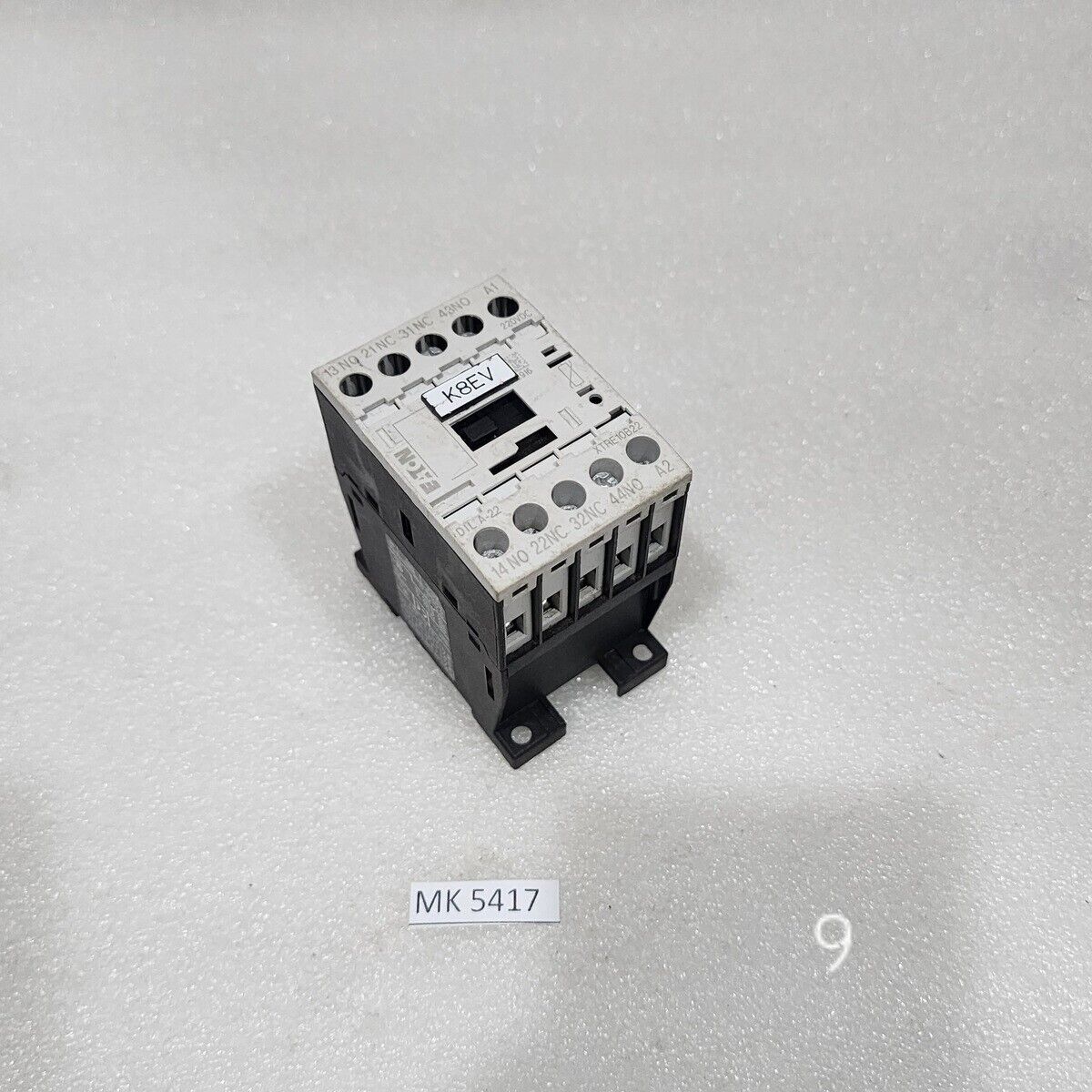 EATON DIL A-22 MAGNETIC CONTACTOR XTRE10B22 220VDC