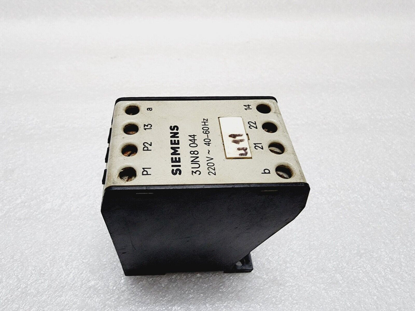 SIEMENS 3UN8 044 CONTACTOR CONTROL RELAY 220V