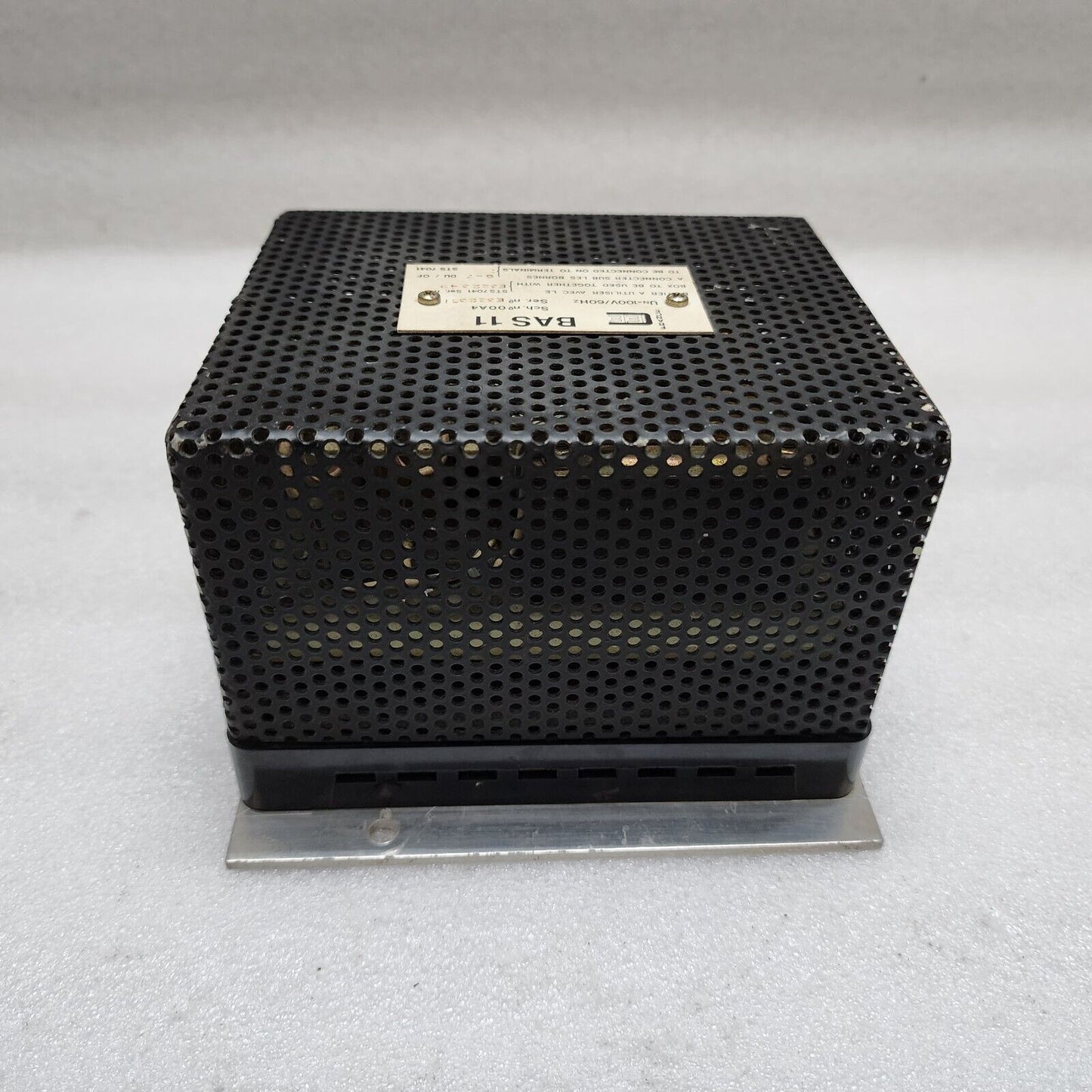 CEE BAS 11 00A4 100V