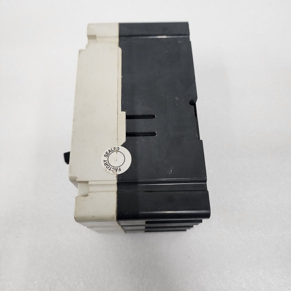 ALLEN BRADLEY 140M-I8P-D10-M 3-POLE CIRCUIT BREAKER 100A 600VAV 250VDC 140M-I8