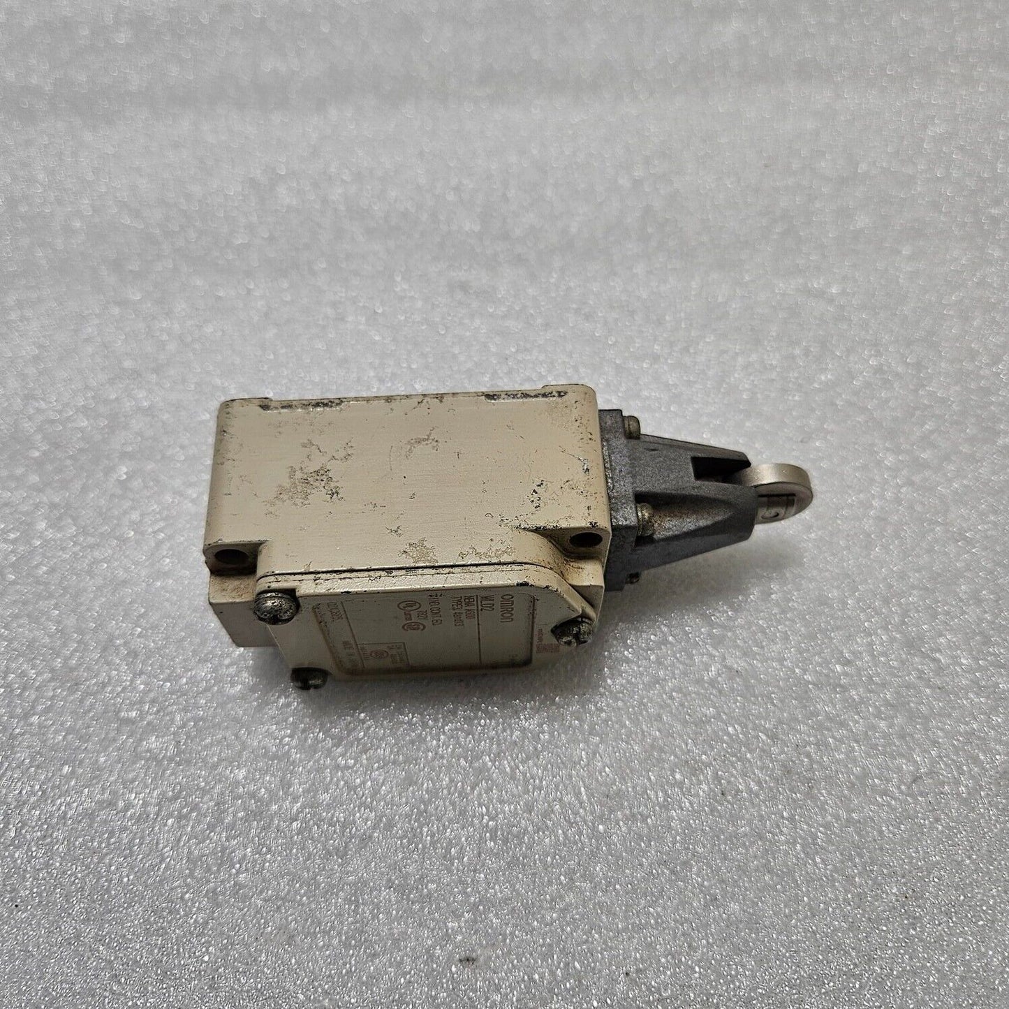 OMRON WLD2 LIMIT SWITCH 02X08Z5