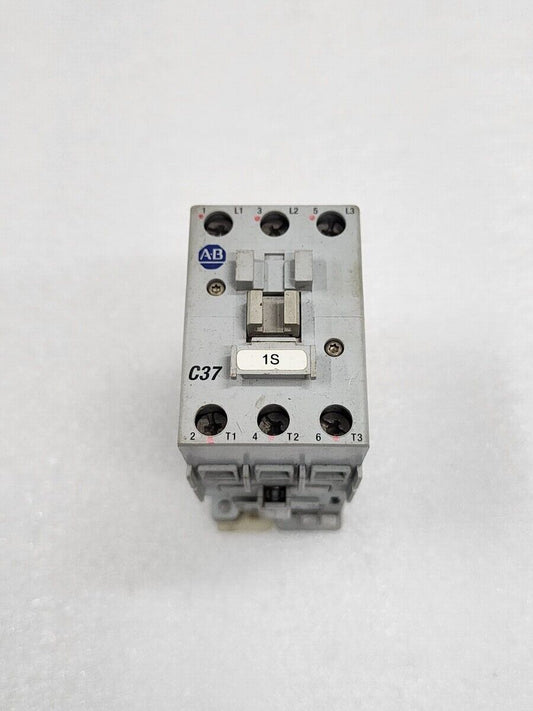 ALLEN BRADLEY CAT 100-C37-00 SER C MAGNETIC CONTACTOR COIL VOLTAGE 110-120V