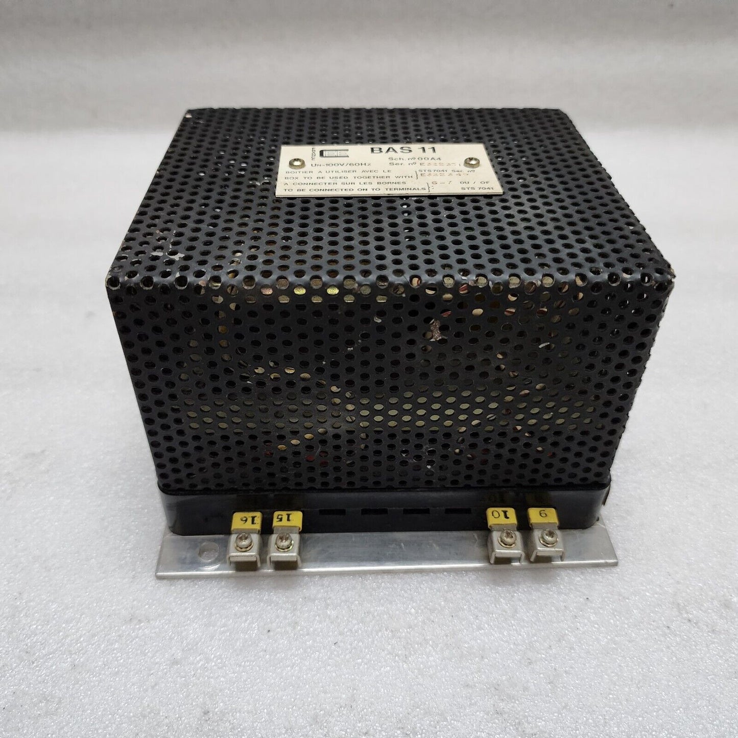 CEE BAS 11 00A4 100V